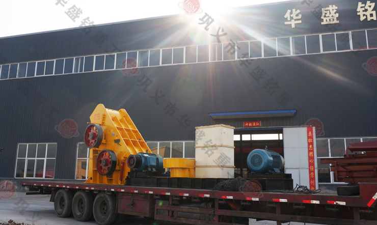 中藥材粉碎機發(fā)貨現(xiàn)場